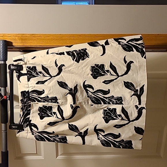 Mid length skirt - Picture 2 of 6